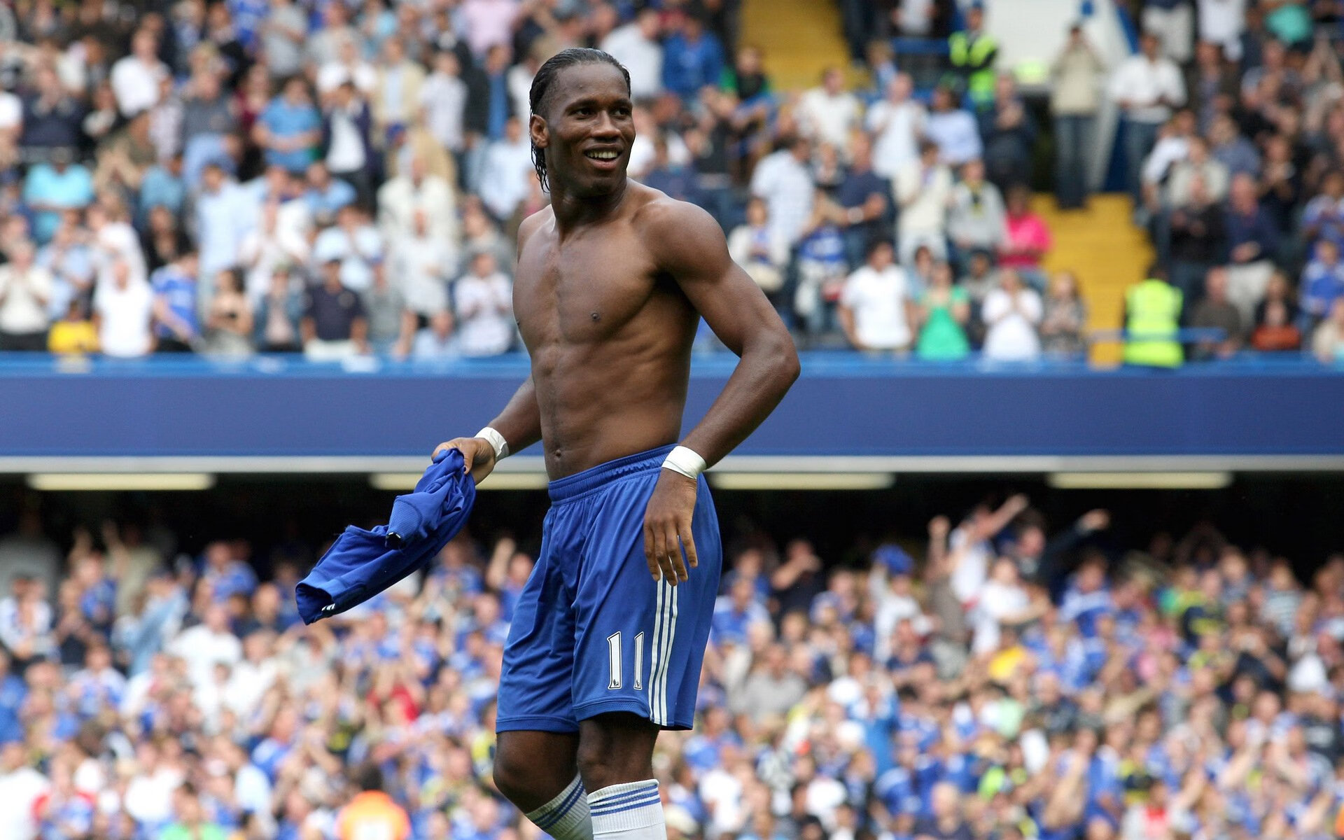 开云官方-最后一圈的逆袭:逆流而上的赢家,最后一名的逆袭