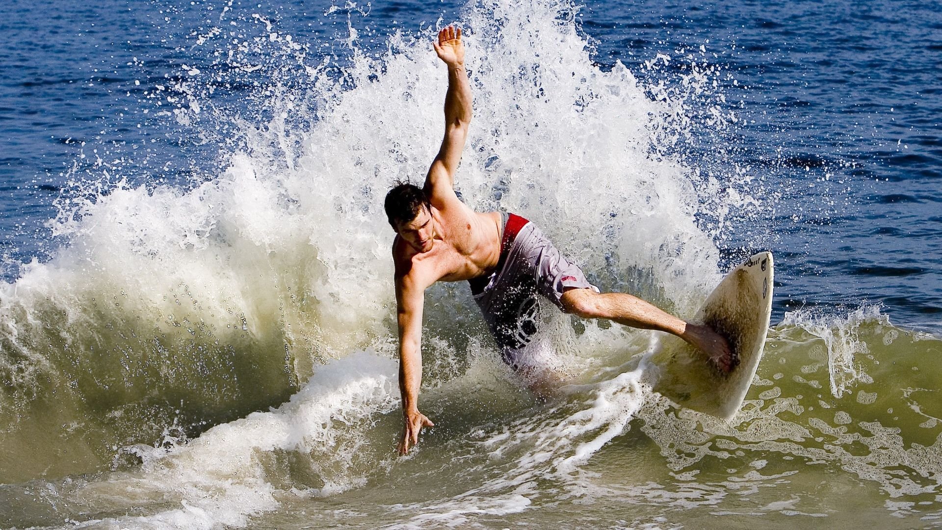 热议橄榄球国际赛观众席满员，橄榄球大赛